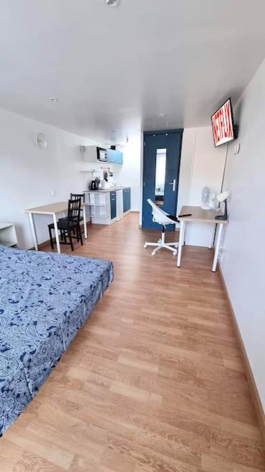 Studio En Rez De Jardin Avec Terrasse Privee - Le Petit Chateau Avesnois - Tv - Wifi - Logement Complet Avesnes-sur-Helpe Extérieur photo