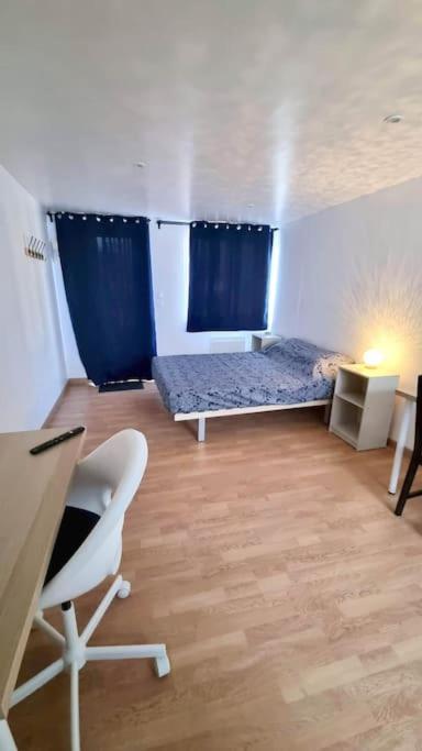 Studio En Rez De Jardin Avec Terrasse Privee - Le Petit Chateau Avesnois - Tv - Wifi - Logement Complet Avesnes-sur-Helpe Extérieur photo